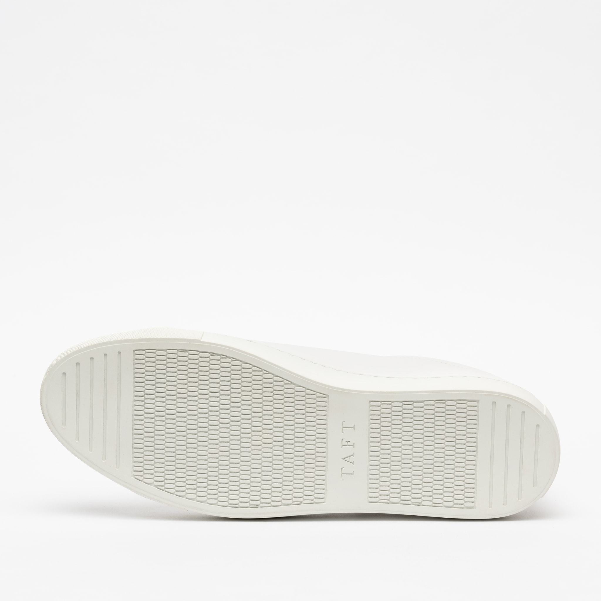 Sneaker in White bottom view