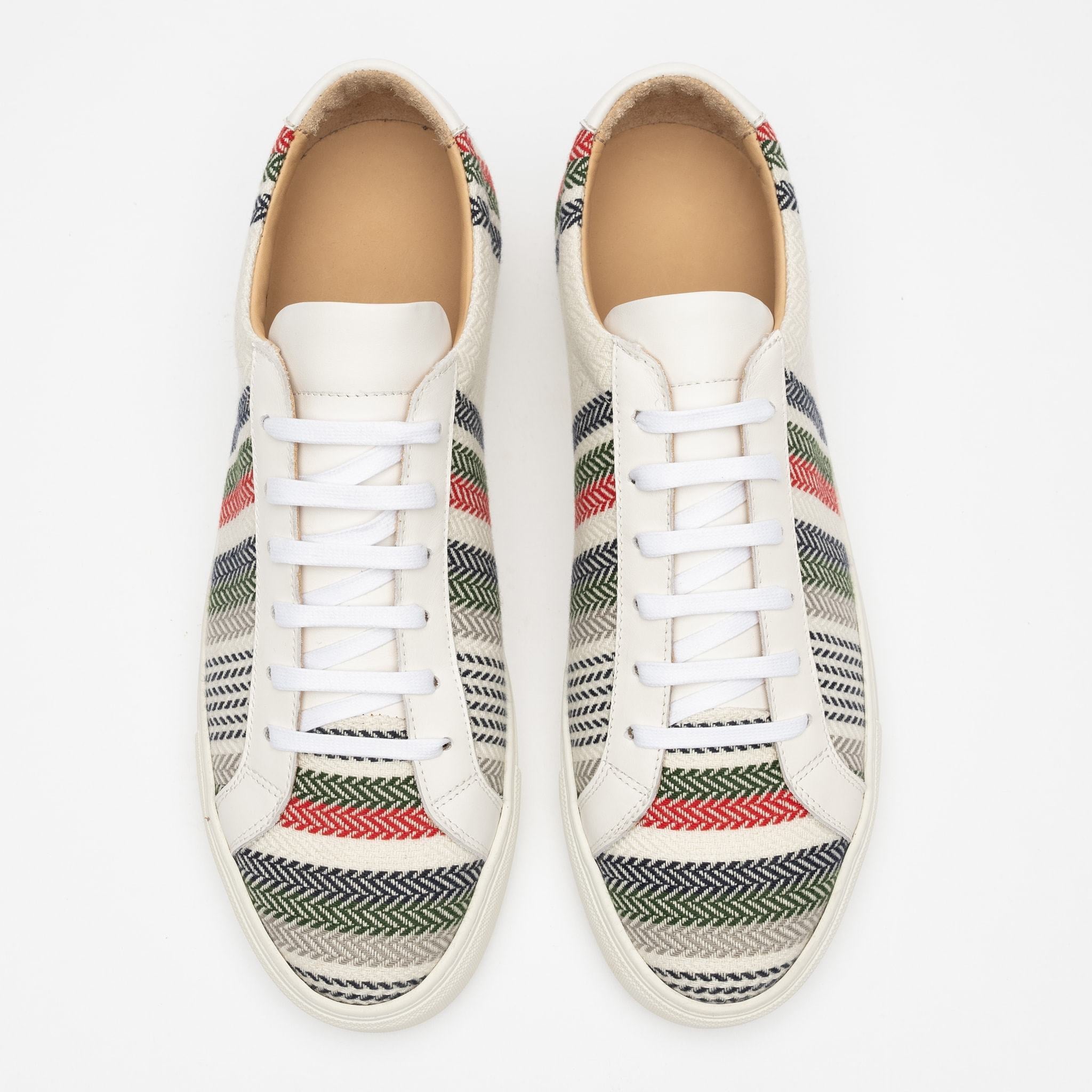 Sneaker in Stripes top view